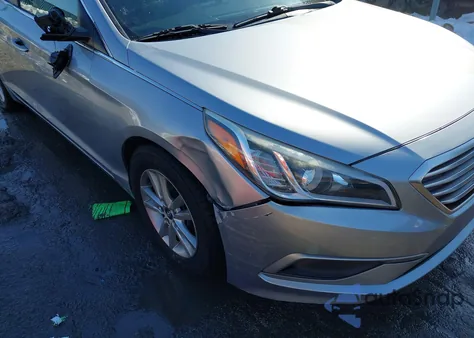 2017 Hyundai Sonata z USA, uszkodzony, nr VIN 5NPE24AF9HH514566